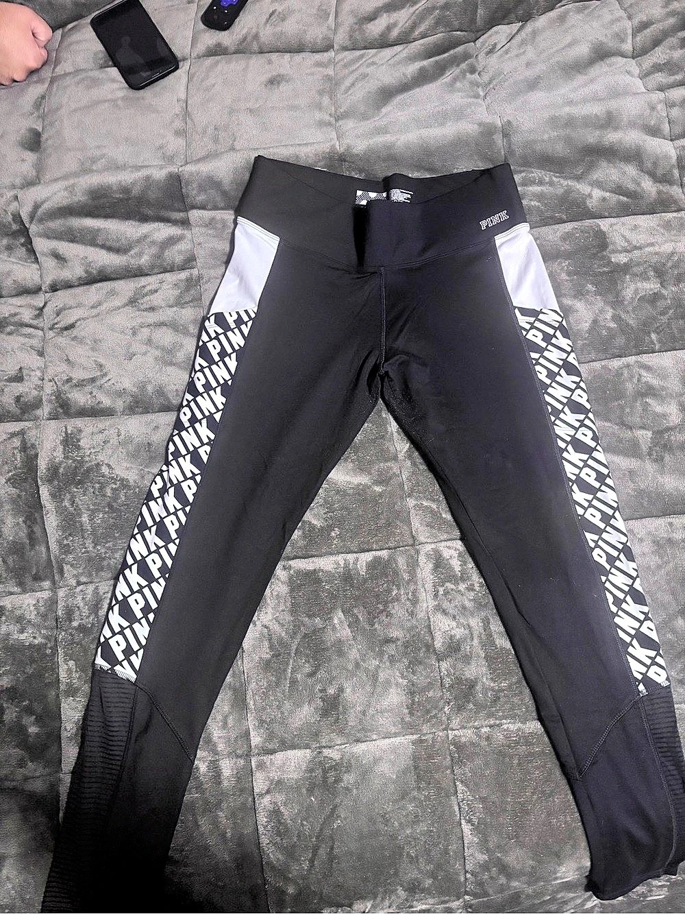 PINK Ultimate Black & White Patterned Leggings Like New